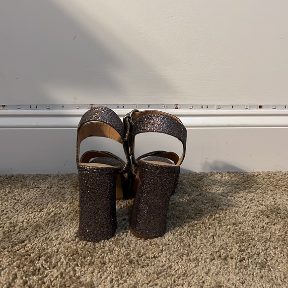 Silver shimmer heels - Picture 3 of 3